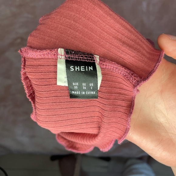 Cropped Shein Tee ♡ Size XS - Picture 3 of 3